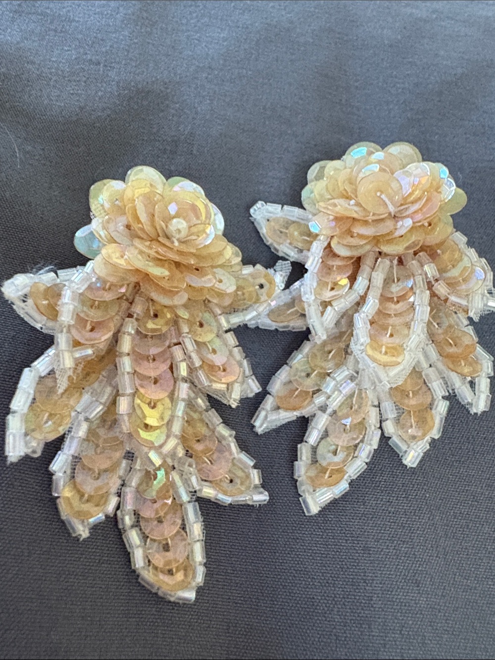 Handmade Sequin Floral Drop Earrings -A
B shimmer / Clip/ New